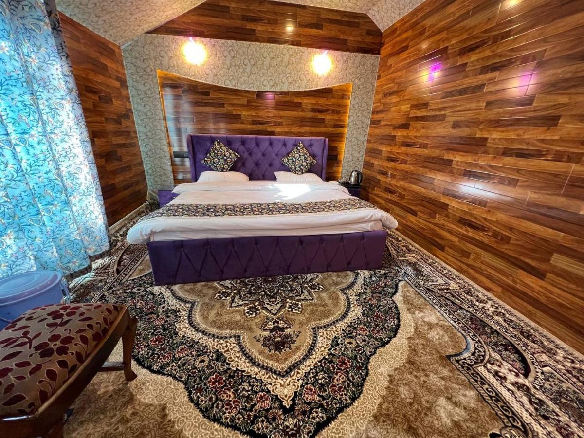 Отель The Heritage Safina Group Of Houseboats Сринагар Экстерьер фото