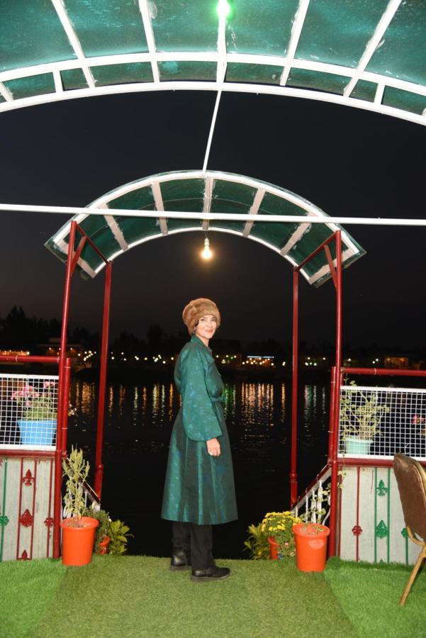 Отель The Heritage Safina Group Of Houseboats Сринагар Экстерьер фото