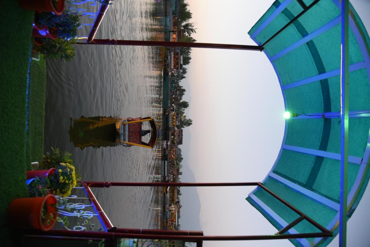 Отель The Heritage Safina Group Of Houseboats Сринагар Экстерьер фото