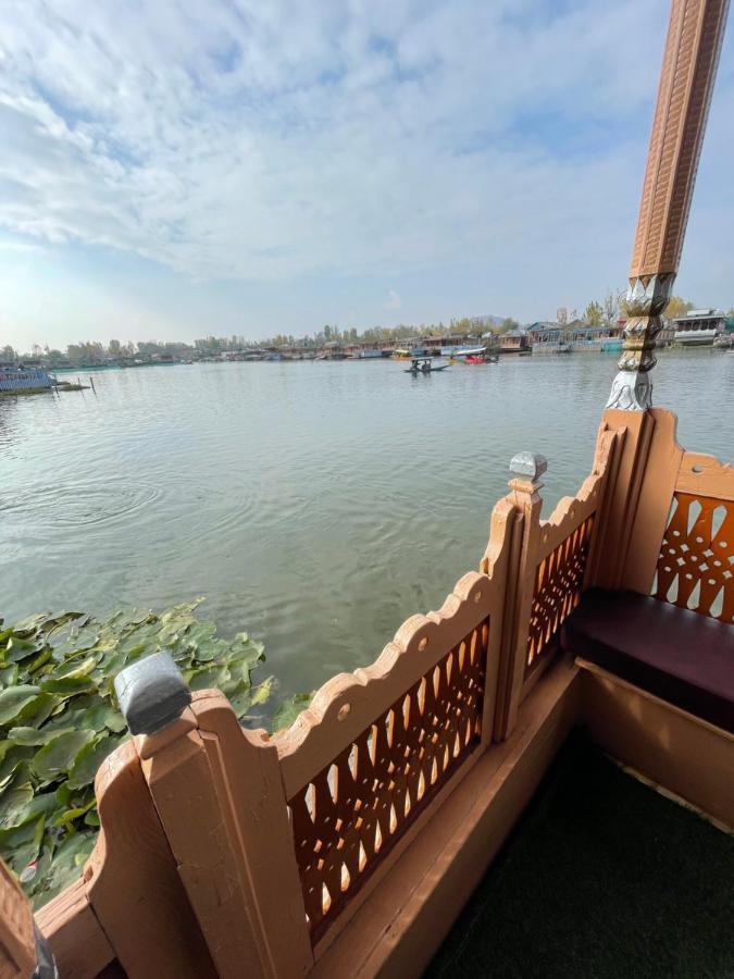 Отель The Heritage Safina Group Of Houseboats Сринагар Экстерьер фото