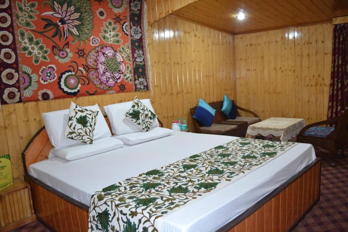 Отель The Heritage Safina Group Of Houseboats Сринагар Экстерьер фото