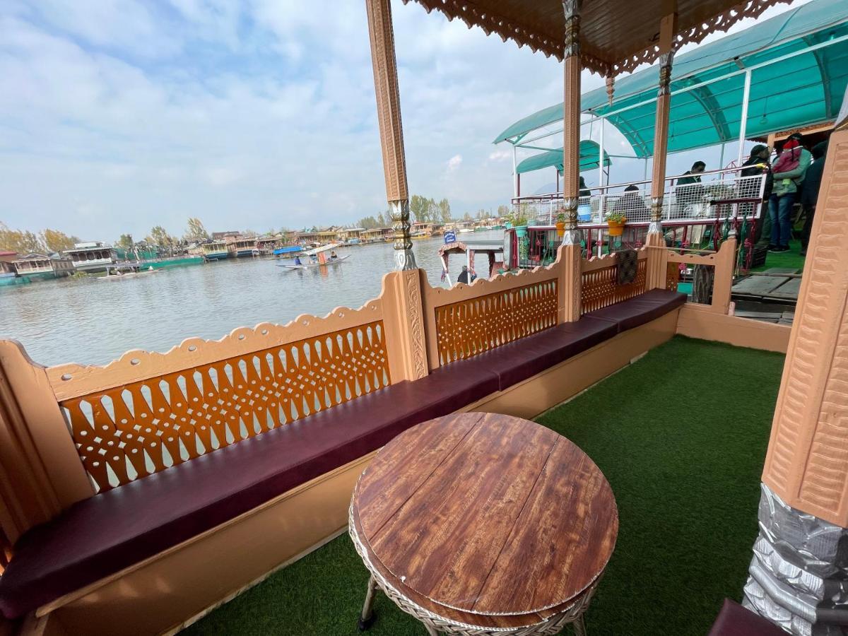 Отель The Heritage Safina Group Of Houseboats Сринагар Экстерьер фото