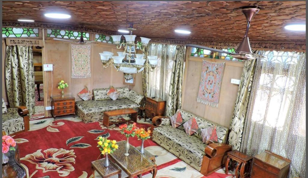 Отель The Heritage Safina Group Of Houseboats Сринагар Экстерьер фото