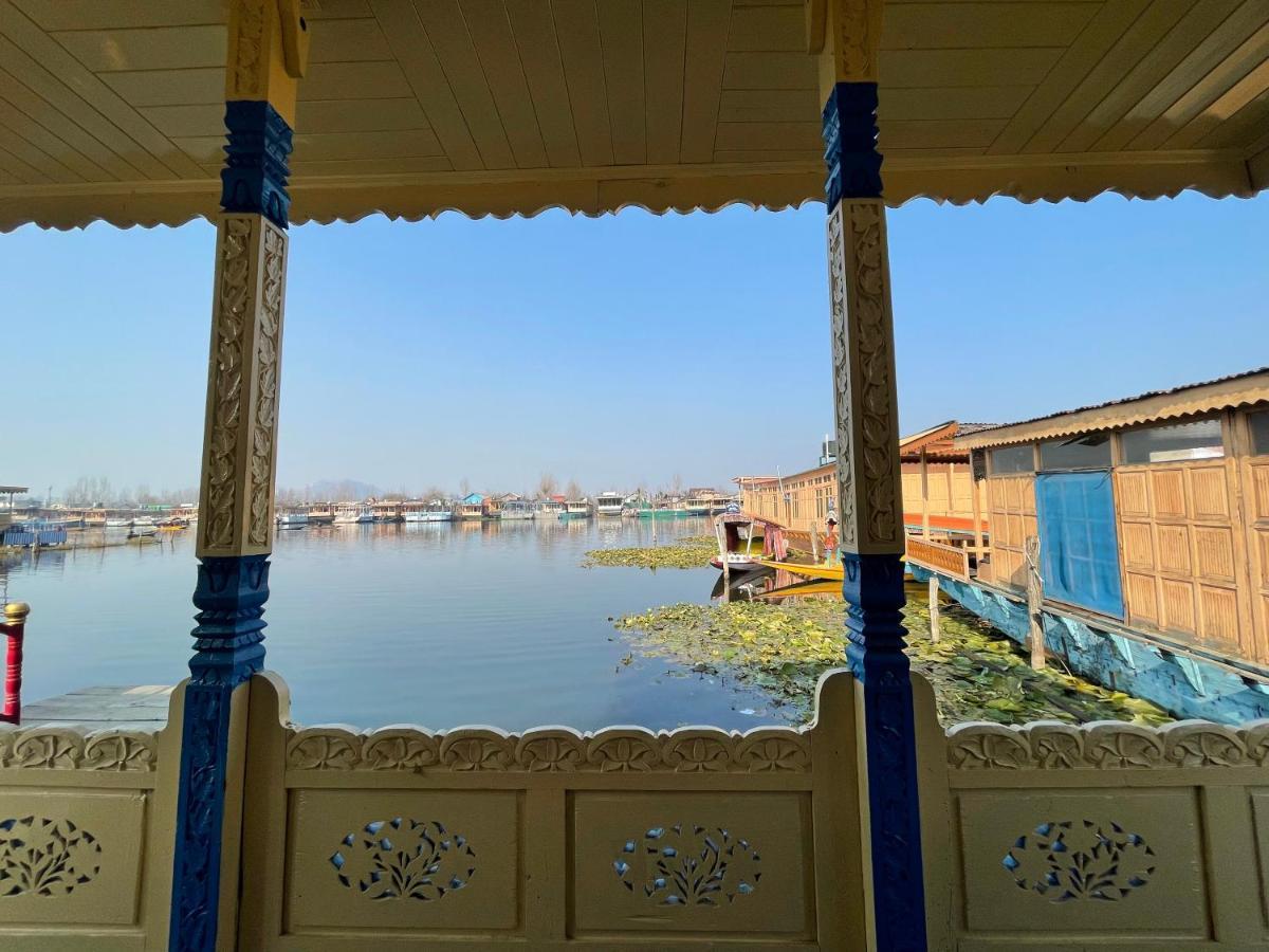 Отель The Heritage Safina Group Of Houseboats Сринагар Экстерьер фото