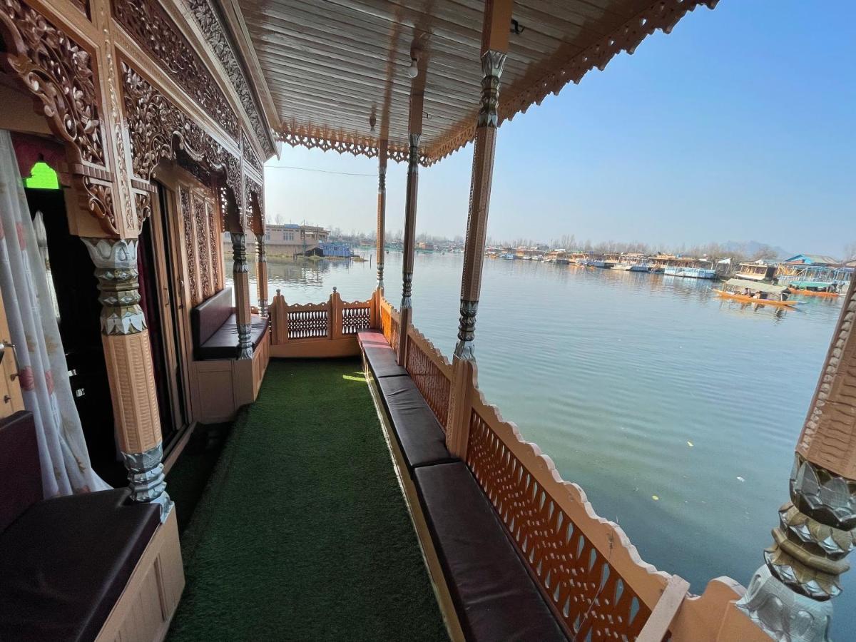 Отель The Heritage Safina Group Of Houseboats Сринагар Экстерьер фото
