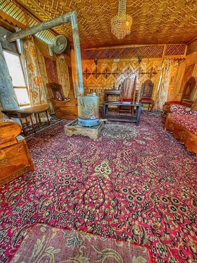 Отель The Heritage Safina Group Of Houseboats Сринагар Экстерьер фото