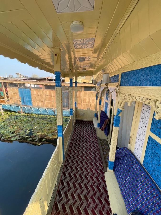 Отель The Heritage Safina Group Of Houseboats Сринагар Экстерьер фото