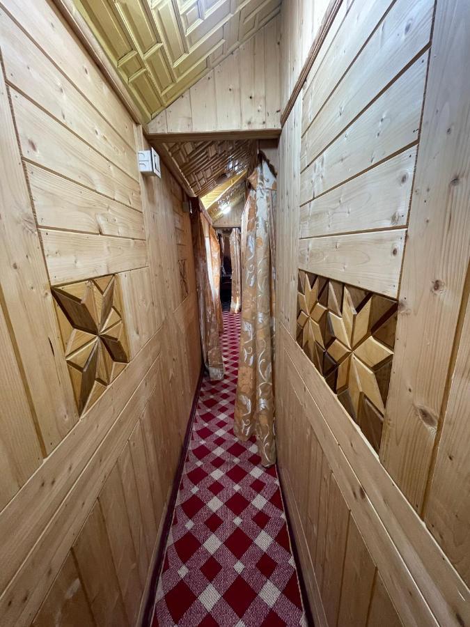 Отель The Heritage Safina Group Of Houseboats Сринагар Экстерьер фото