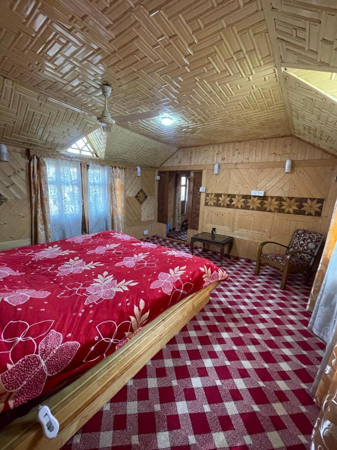 Отель The Heritage Safina Group Of Houseboats Сринагар Экстерьер фото