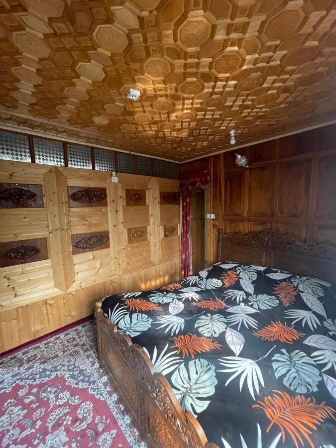 Отель The Heritage Safina Group Of Houseboats Сринагар Экстерьер фото