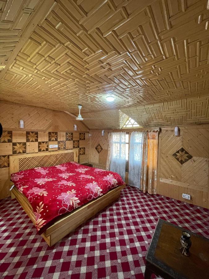 Отель The Heritage Safina Group Of Houseboats Сринагар Экстерьер фото