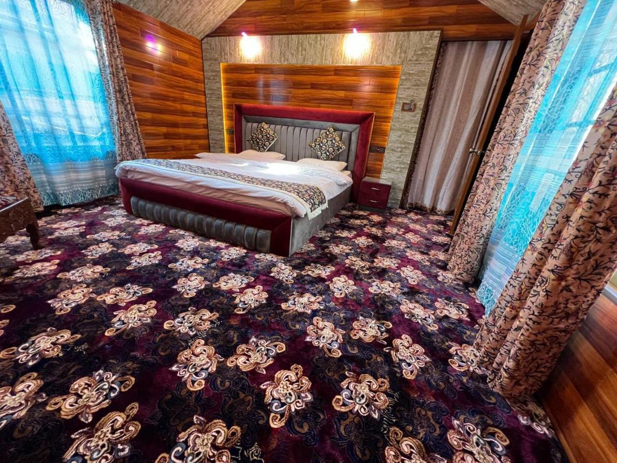 Отель The Heritage Safina Group Of Houseboats Сринагар Экстерьер фото