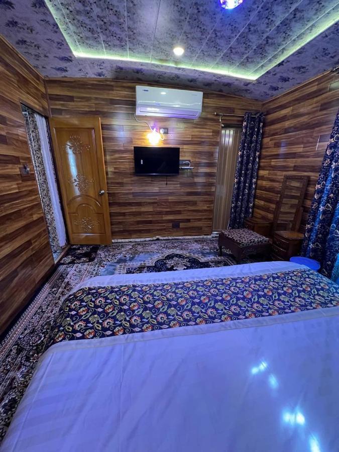 Отель The Heritage Safina Group Of Houseboats Сринагар Экстерьер фото